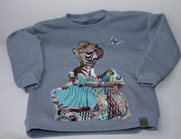 Sweatshirt - Gr. 122 - Hellblau - Applikation - Zebra auf Roller – Bild 3